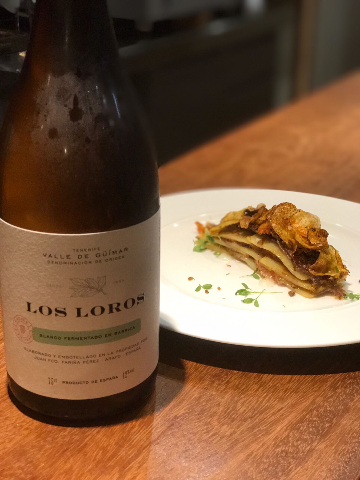 “Carne fiesta” y Los Loros blanco fermentado en barrica